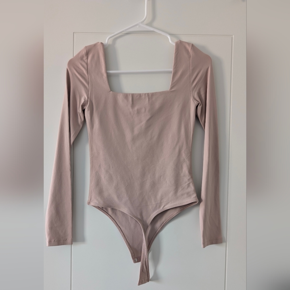 Aritzia Babaton Contour Squareneck Long sleeve Bodysuit - Picture 5 of 7